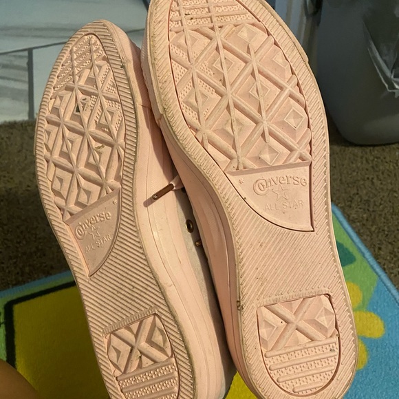 Blush pink suede converse - Picture 2 of 7